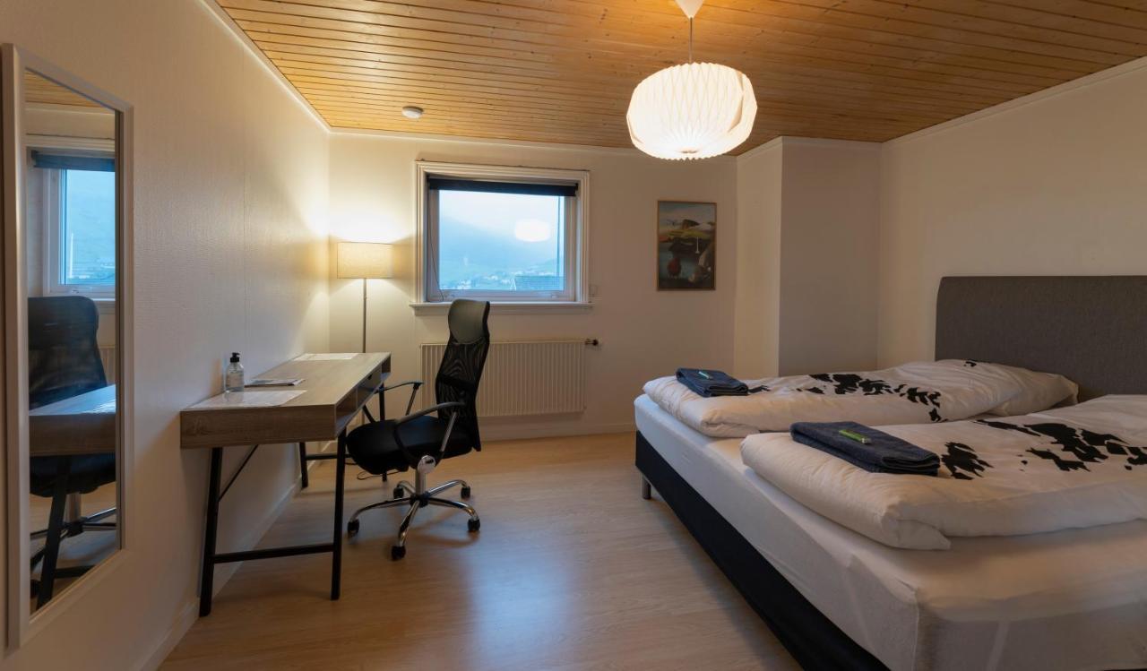 Pouls Airport Guesthouse - PHD Car Rent Sørvágur Extérieur photo